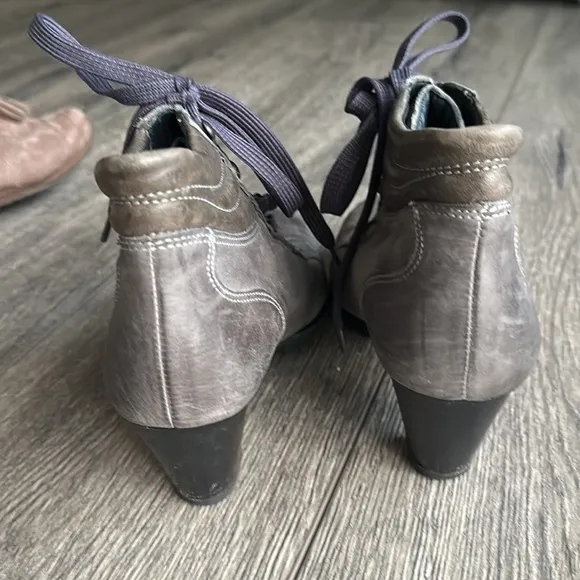 Paul green shoes gray leather two-tone booties, size 7 heals