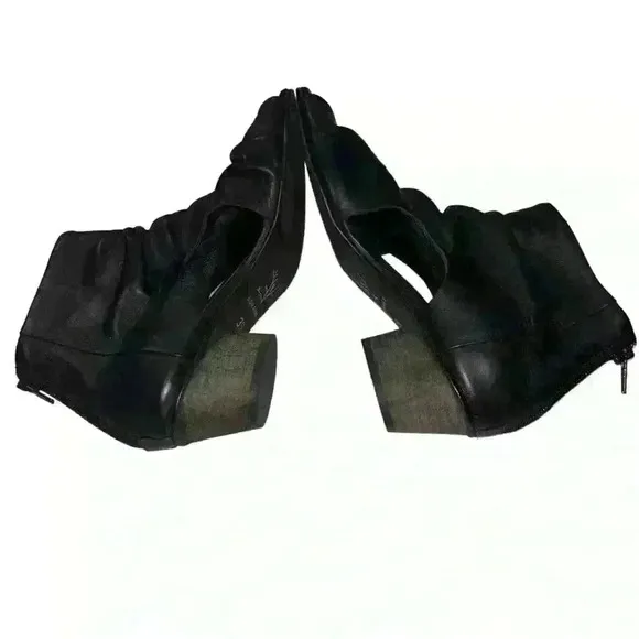 Peep toe leather block booties/shoes size 8.5M Black