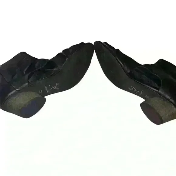 Peep toe leather block booties/shoes size 8.5M Black