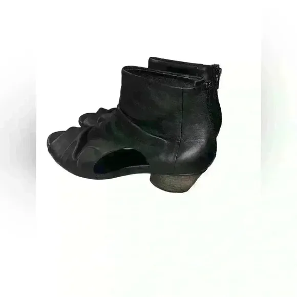 Peep toe leather block booties/shoes size 8.5M Black