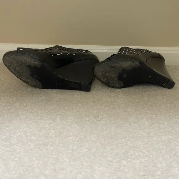 Pour la Victoire Black Wedge Cage Leather Bootie Heels size 9