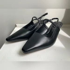 Pre-Loved Vince Elegant Black Slingback Women's Shoes SZ 10M Vero Curio Leather