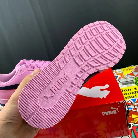 Puma ST Runner V2 Pink Size 5.5 Youth / 7 Womens