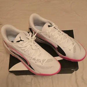 Puma Women's White and Pink Sneakers