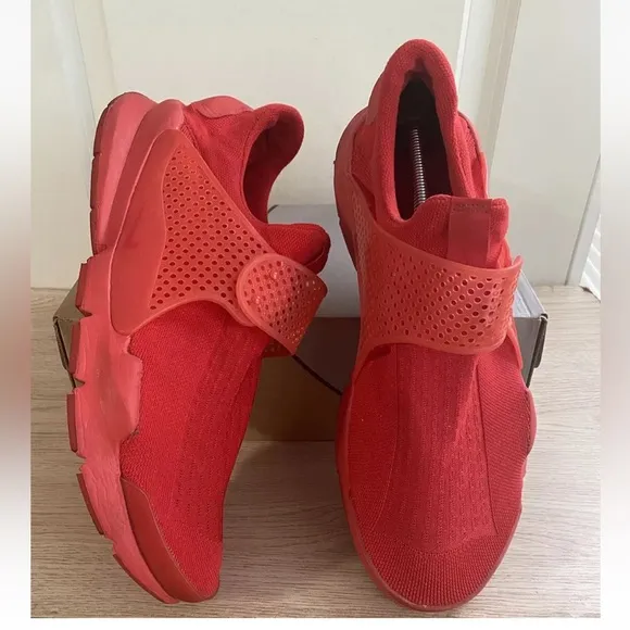 RARE NIKE SOCK DART SNEAKERS SHOES “Triple Red”- SZ 11