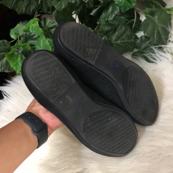 Rothy’s round toe black shoes