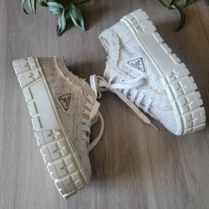 Sale🎉 Tweed White Shoes Size 7