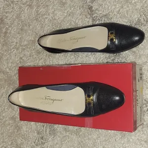 SALVATORE FERRAGAMO BLACK SHOES