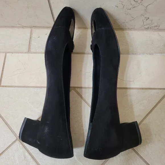 Salvatore Ferragamo Boutique Daria Suede Low Heel Size 11.