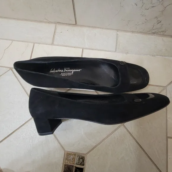 Salvatore Ferragamo Boutique Daria Suede Low Heel Size 11.
