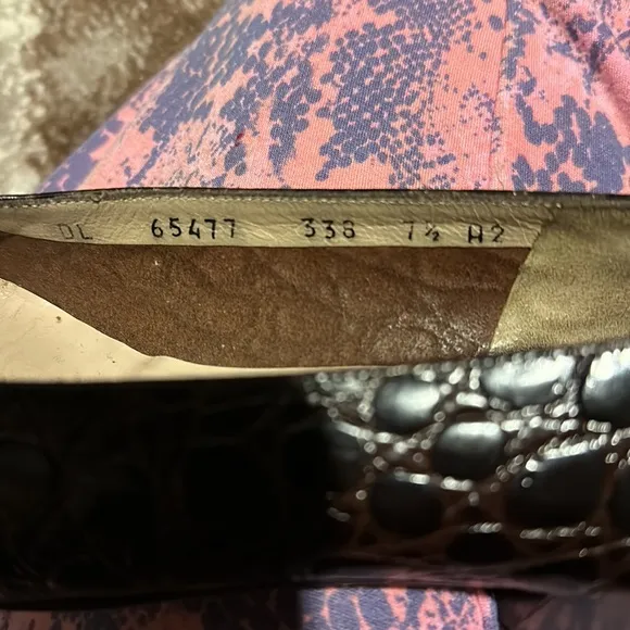 SALVATORE FERRAGAMO Brown Crocodile Leather Vara Bow Italy Size 7.5 H2