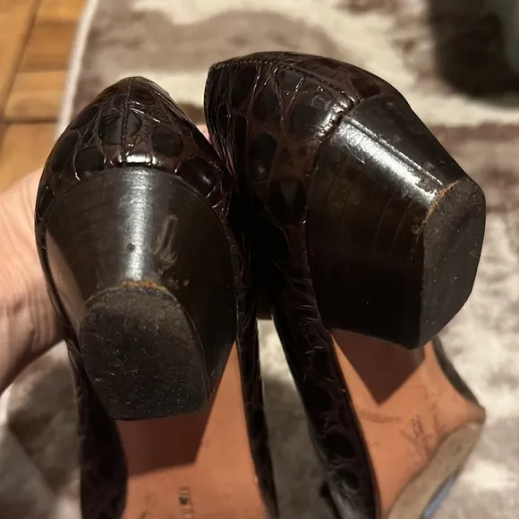 SALVATORE FERRAGAMO Brown Crocodile Leather Vara Bow Italy Size 7.5 H2