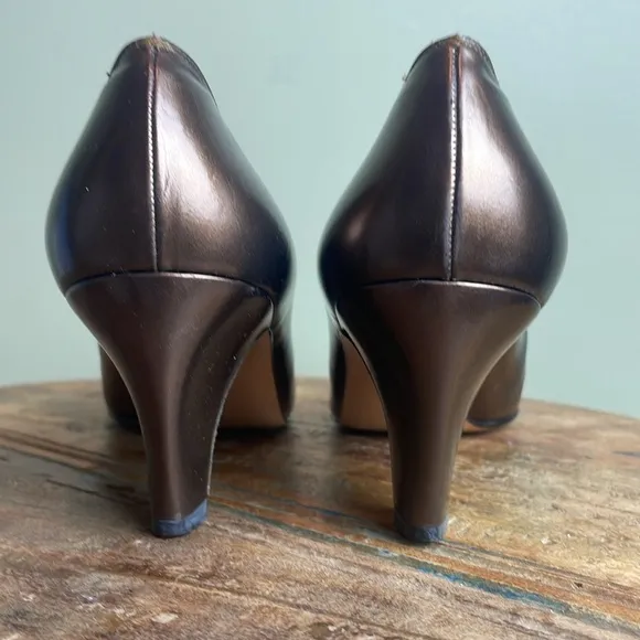 Salvatore Ferragamo Leather Copper and Black Patent Leather Pumps Heels Sz 9