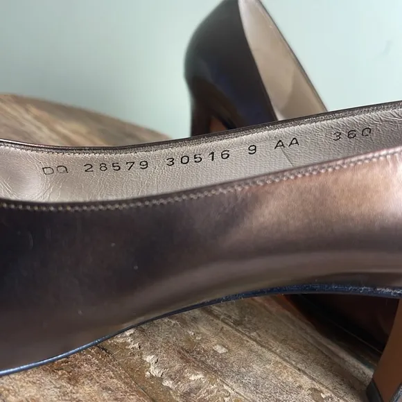 Salvatore Ferragamo Leather Copper and Black Patent Leather Pumps Heels Sz 9