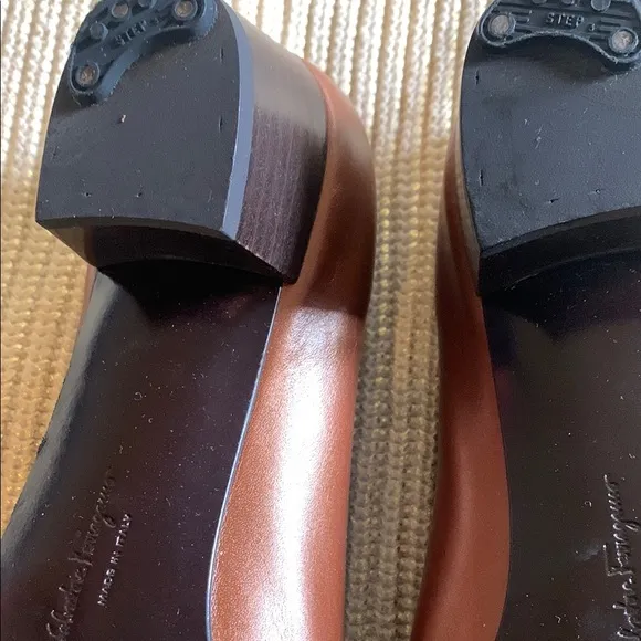 Salvatore Ferragamo  VARA. Women's Brown Leather Shoes