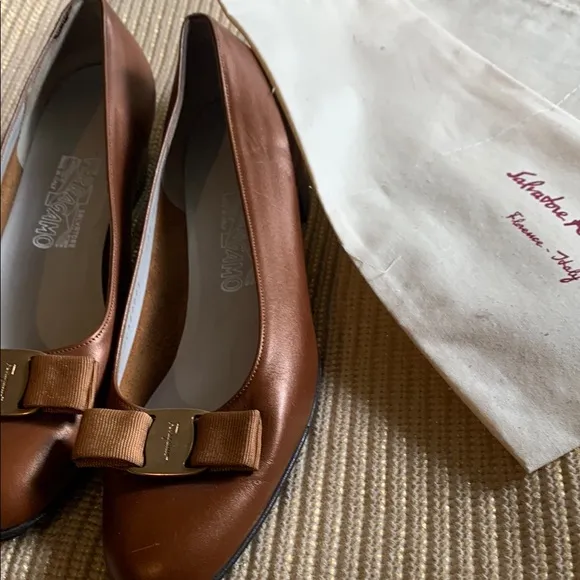 Salvatore Ferragamo  VARA. Women's Brown Leather Shoes