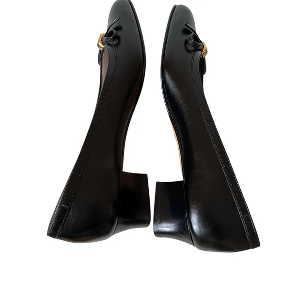 Salvatore Ferragamo Women's Black Leather Shoes size 8 AAAA new