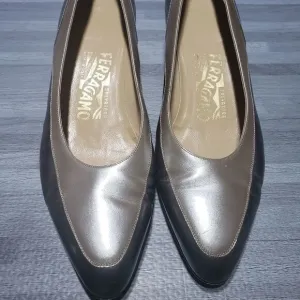 Salvatore ferragamo women pump shoes