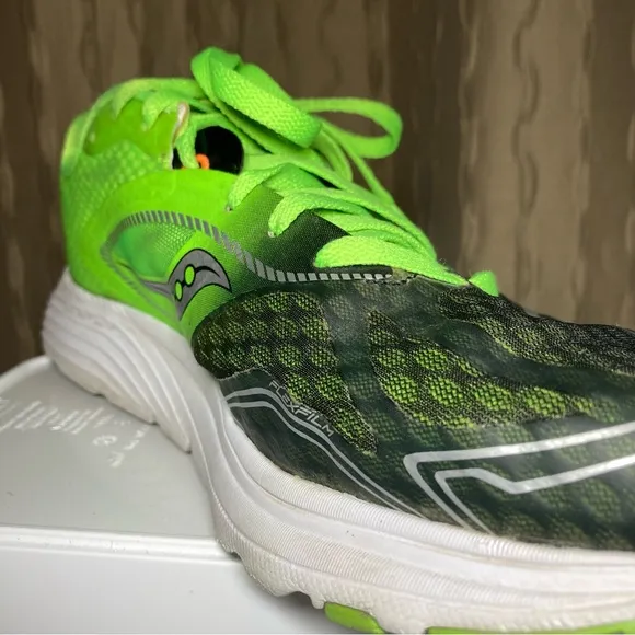 Saucony Kinvara 7 Men's 10.5 Natural Series Running Shoes Green Black S20298-1