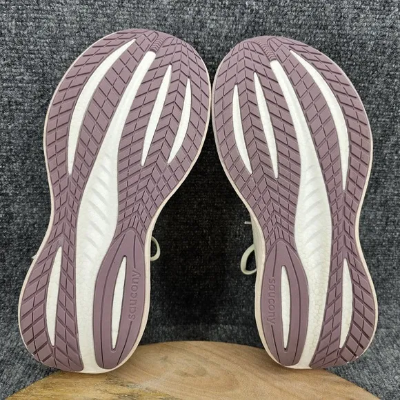 Saucony Triumph 22 Womens Size 11 Vanilla White Running Shoes S10964-145