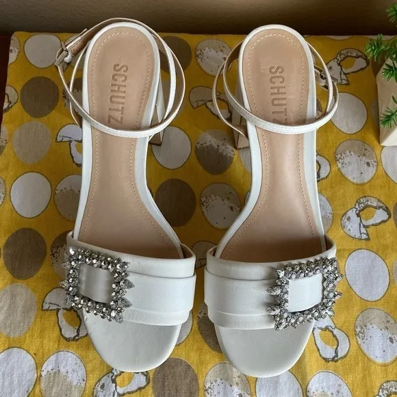 Schutz Nates Nappa leather platform heels with rhinestone buckle size 8B