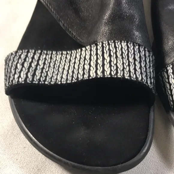 Sesto Meucci  Women's Everly Black and Gray Leather Cut Out Open Toe Flat Sandal