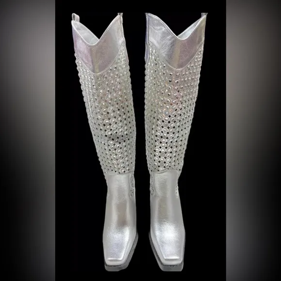Size 6……….Elegant Metallic Silver Rhinestone Cowboy Boots. New…..Simmi