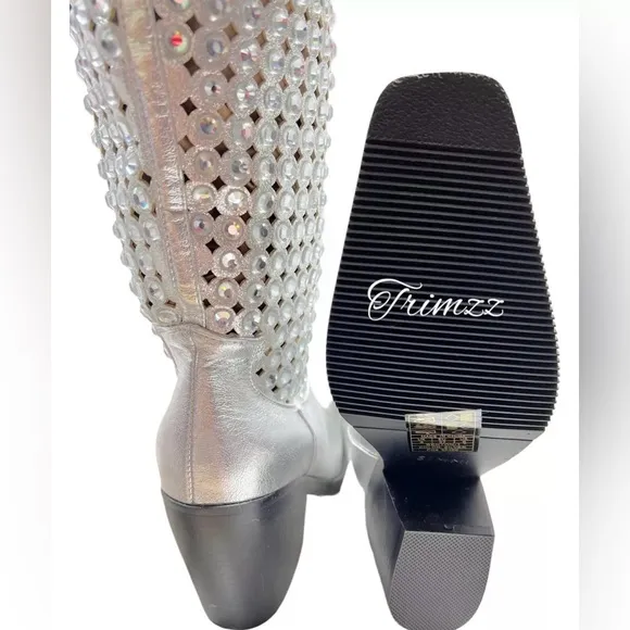 Size 6……….Elegant Metallic Silver Rhinestone Cowboy Boots. New…..Simmi