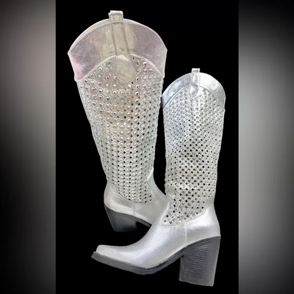Size 6……….Elegant Metallic Silver Rhinestone Cowboy Boots. New…..Simmi