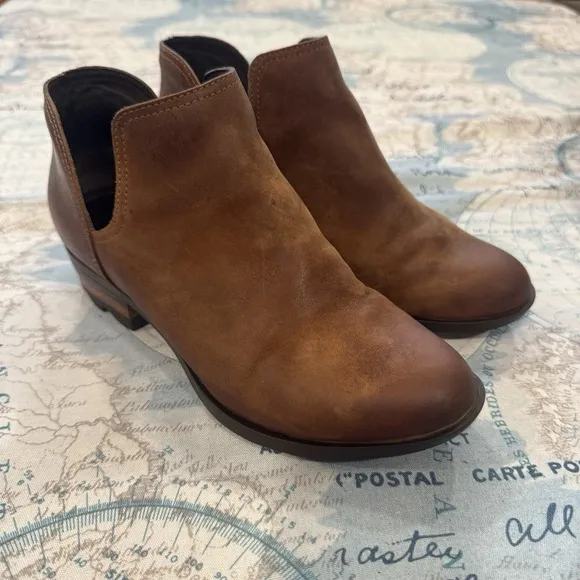 Sorel Lolla II Bootie Shoes Brown Leather Cut Out 1.5 inch Heel NL3780-242 Sz 8