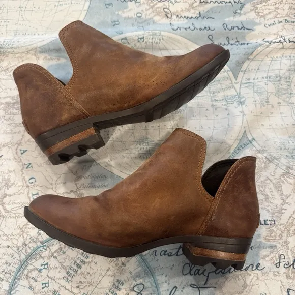 Sorel Lolla II Bootie Shoes Brown Leather Cut Out 1.5 inch Heel NL3780-242 Sz 8