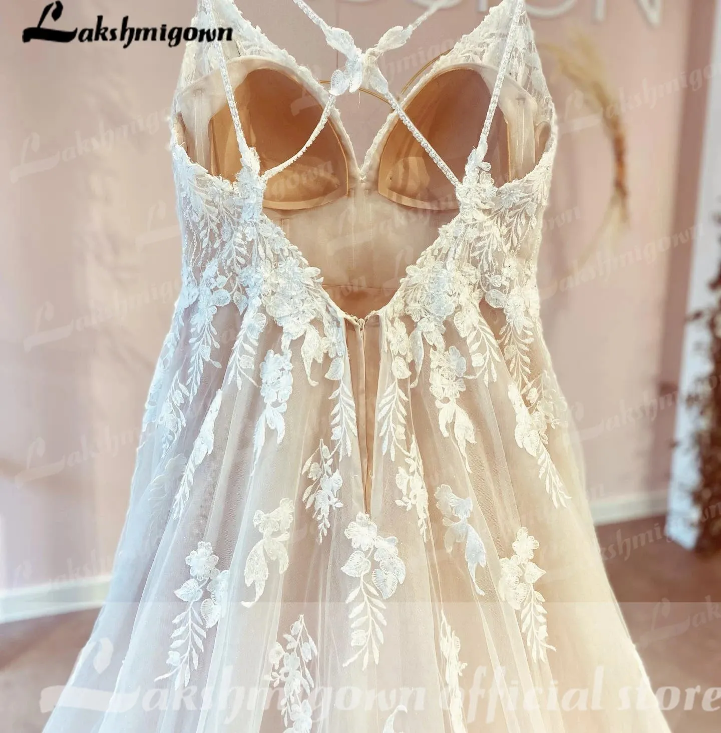 Spaghetti Straps A Line Wedding Dress Lace Appliques Beading Tulle V Neck Sleeveless Bridal Gown robe de mariée bohème 2022
