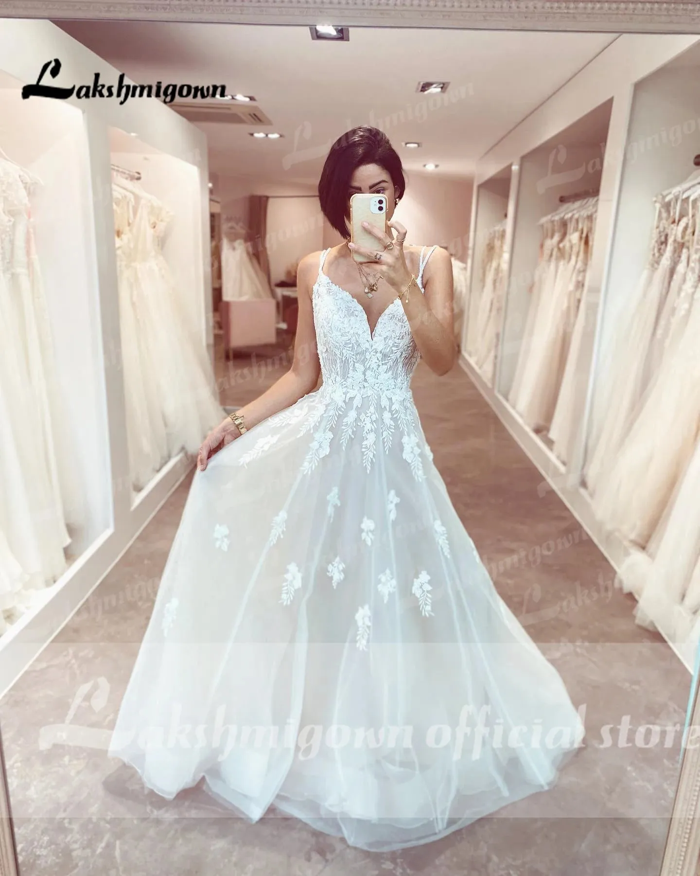 Spaghetti Straps A Line Wedding Dress Lace Appliques Beading Tulle V Neck Sleeveless Bridal Gown robe de mariée bohème 2022