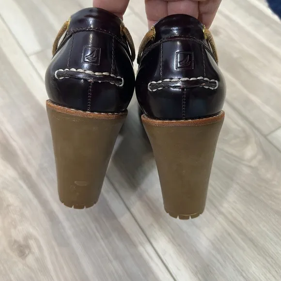 Sperry burgundy leather heeled loafer shoes size 8