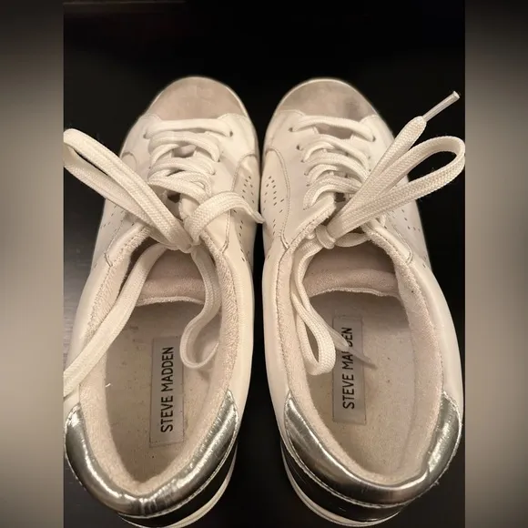 Steve Madden Rezume Sneakers, White Leather Upper Suede Accents Women's 9.5