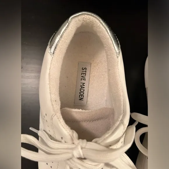 Steve Madden Rezume Sneakers, White Leather Upper Suede Accents Women's 9.5
