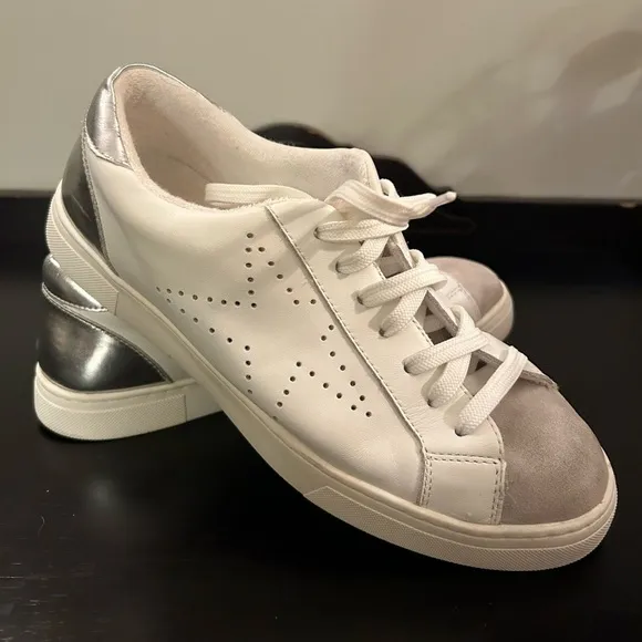 Steve Madden Rezume Sneakers, White Leather Upper Suede Accents Women's 9.5