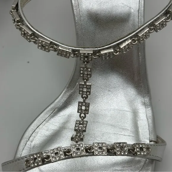 Stuart Weitzman 8.5 Silver Leather Square Rhinestone Bridal T-Strap Heels Sz…