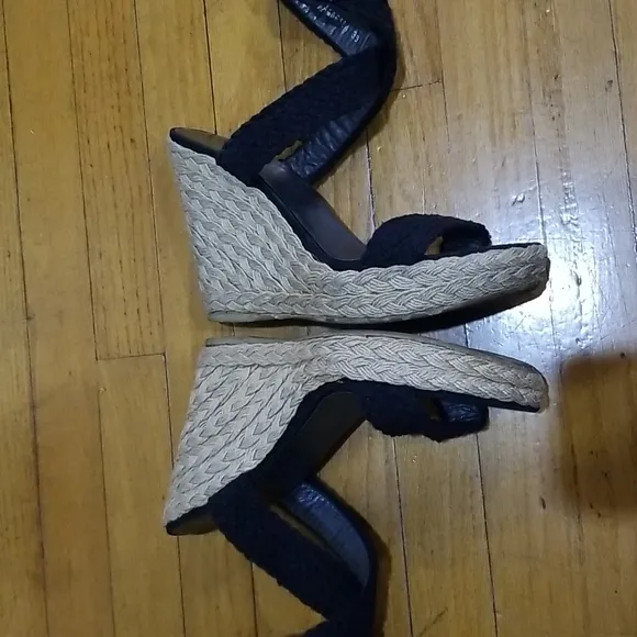 STUART WEITZMAN black crocheted espadrilles wedge modern alex