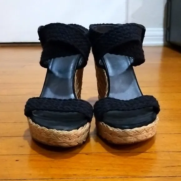 STUART WEITZMAN black crocheted espadrilles wedge modern alex