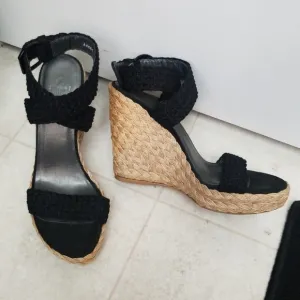 STUART WEITZMAN black crocheted espadrilles wedge modern alex