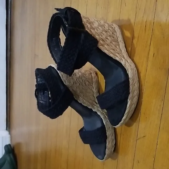 STUART WEITZMAN black crocheted espadrilles wedge modern alex