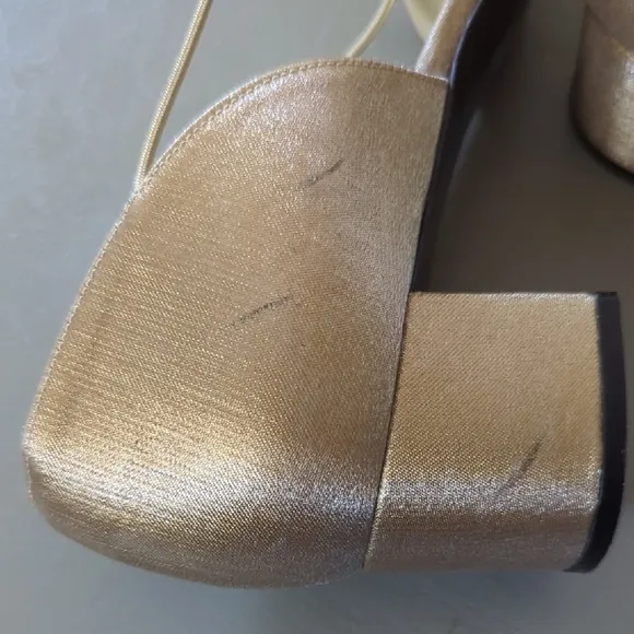 Stuart Weitzman Gold Heels size 8.5B