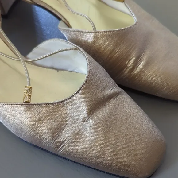 Stuart Weitzman Gold Heels size 8.5B