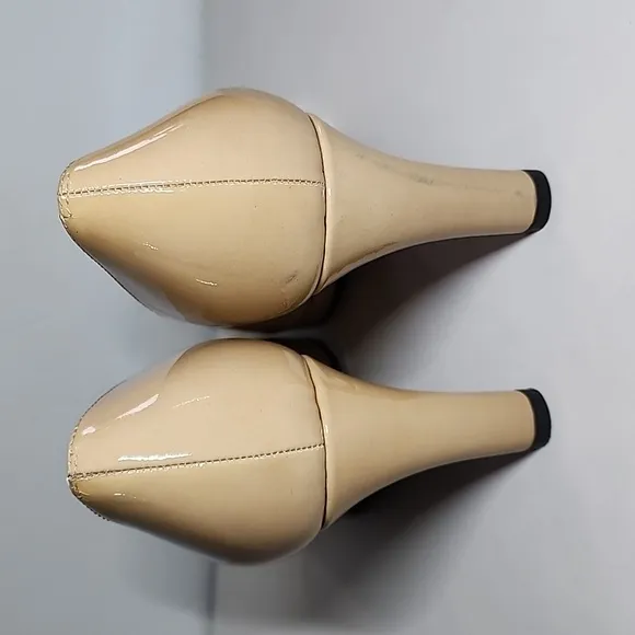 Stuart Weitzman Nude Patent Leather Heel Pump/ Size 6M