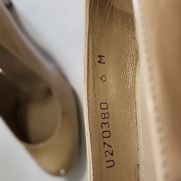 Stuart Weitzman Nude Patent Leather Heel Pump/ Size 6M