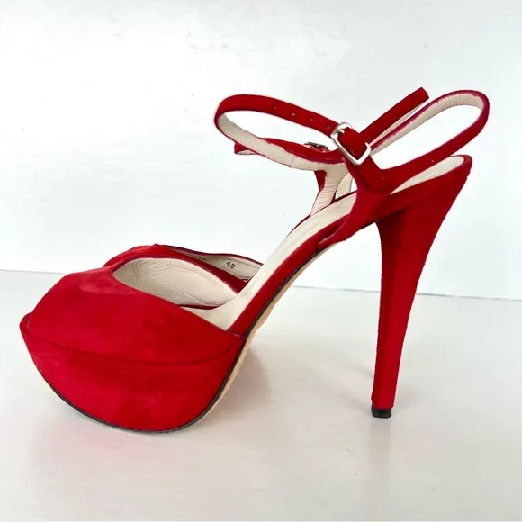 STUART WEITZMAN Red Suede Open Toe Strap Buckle Platform Heel Boho Sandals Sz 40