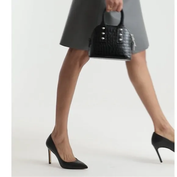 STUART WEITZMANLeigh 75 Pointed ToePump In Black size 9.5 NEW