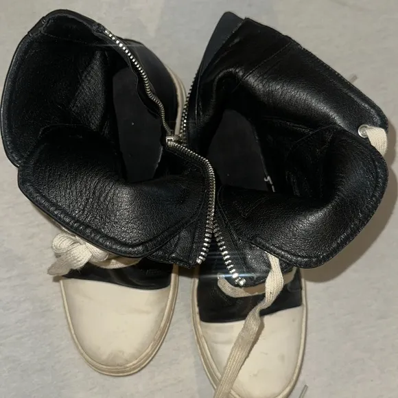 Stylish Black and White Women's High-Top Sneakers Size 8.