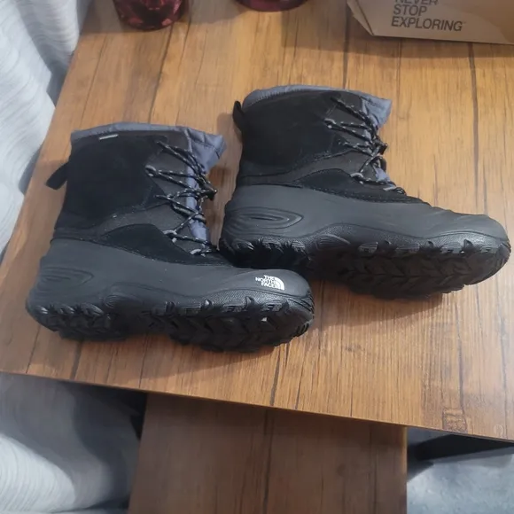The north face youth boys Kids’ Alpenglow V Waterproof Boots